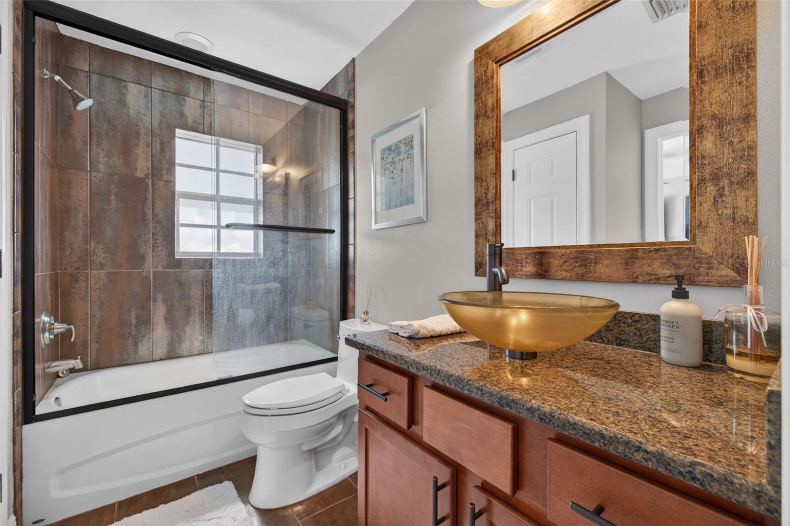 252 VALENCIA CIR