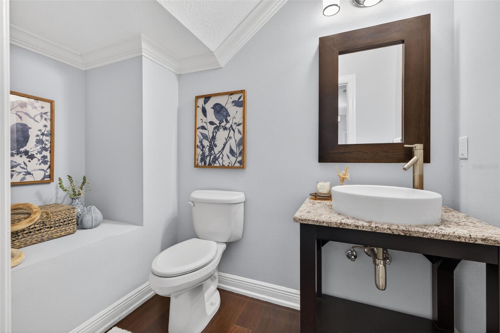 252 VALENCIA CIR