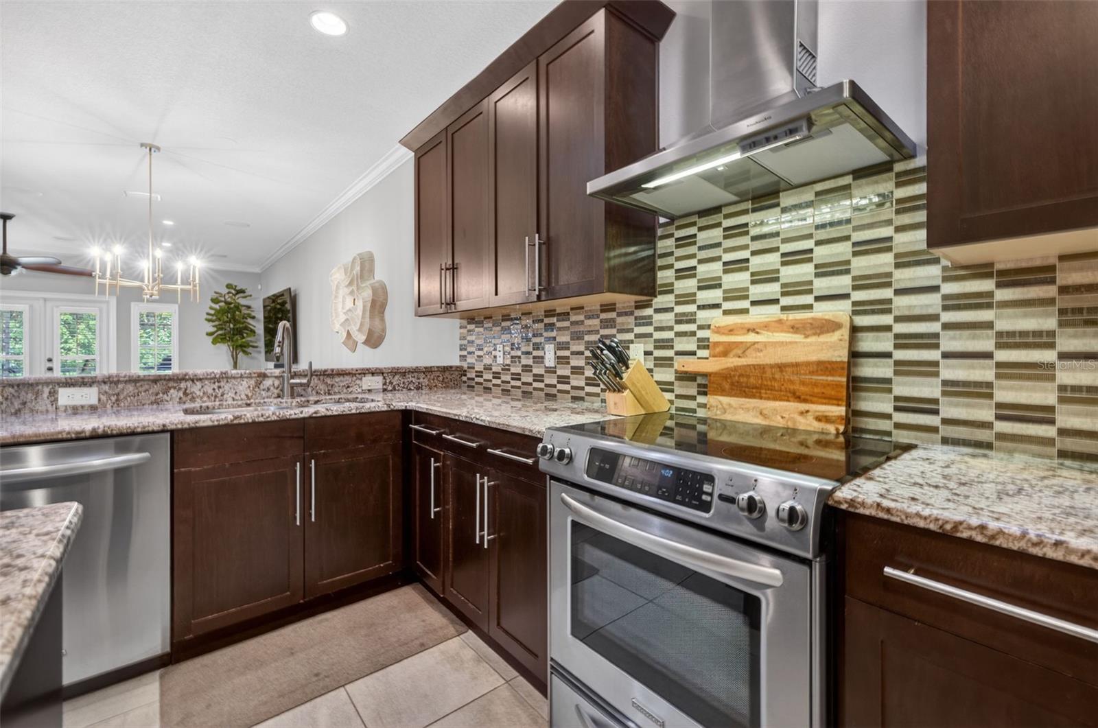252 VALENCIA CIR