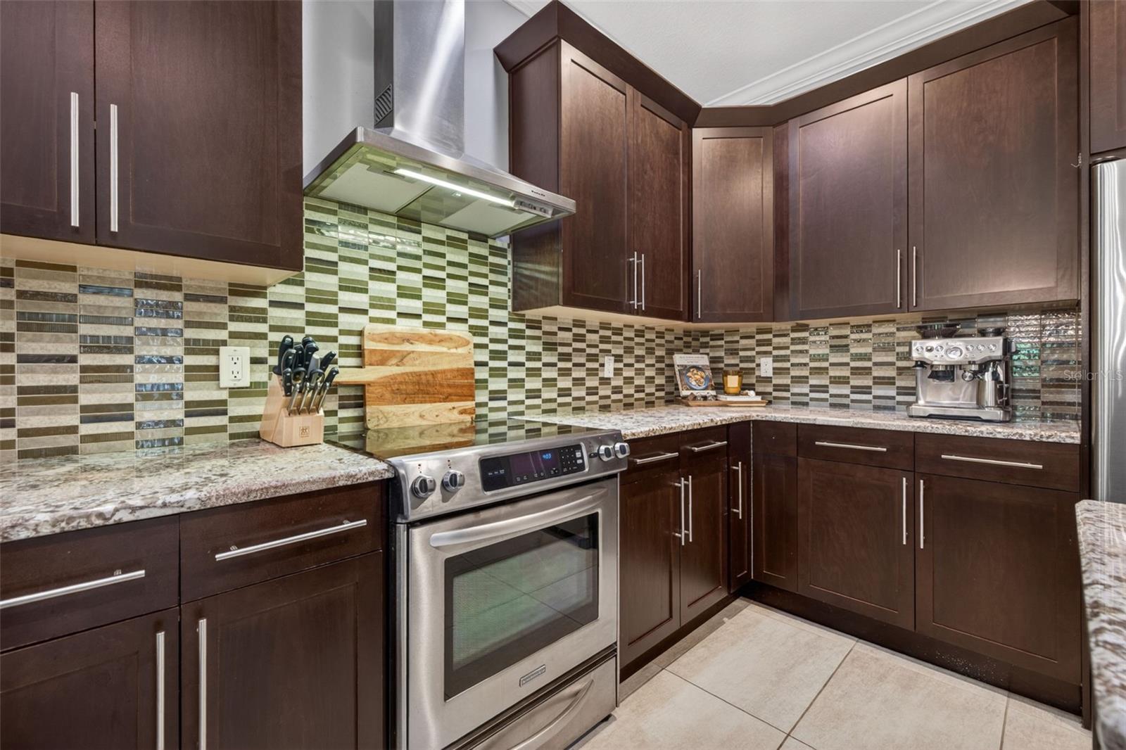 252 VALENCIA CIR