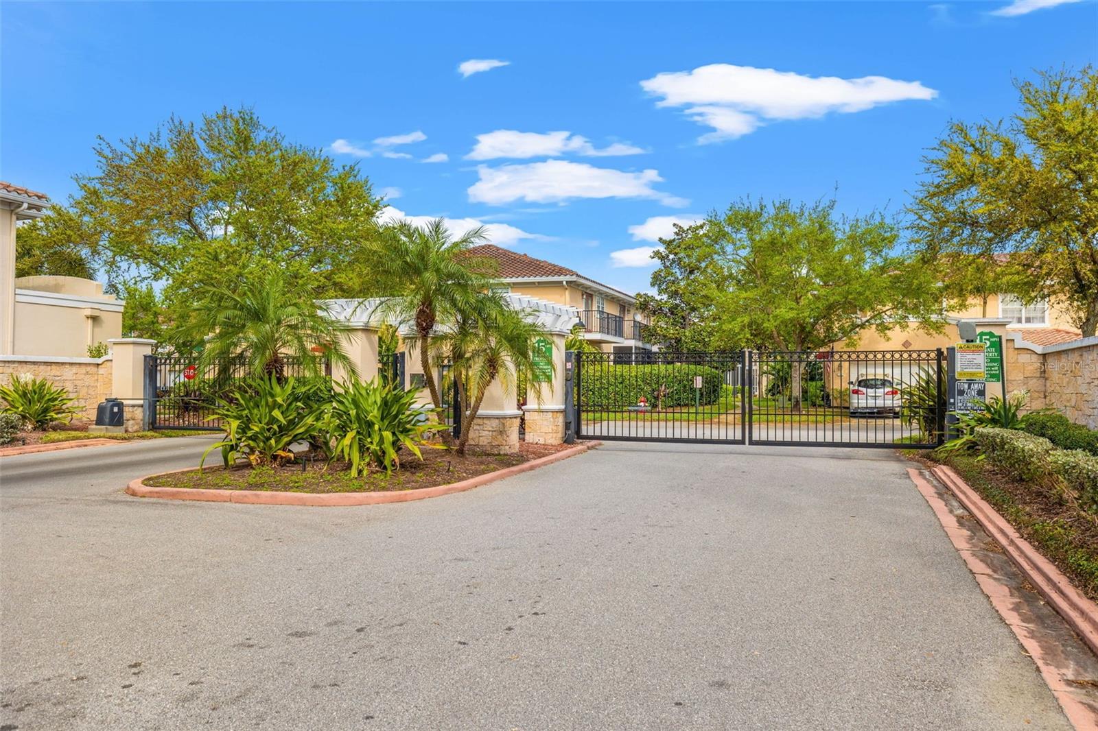 252 VALENCIA CIR