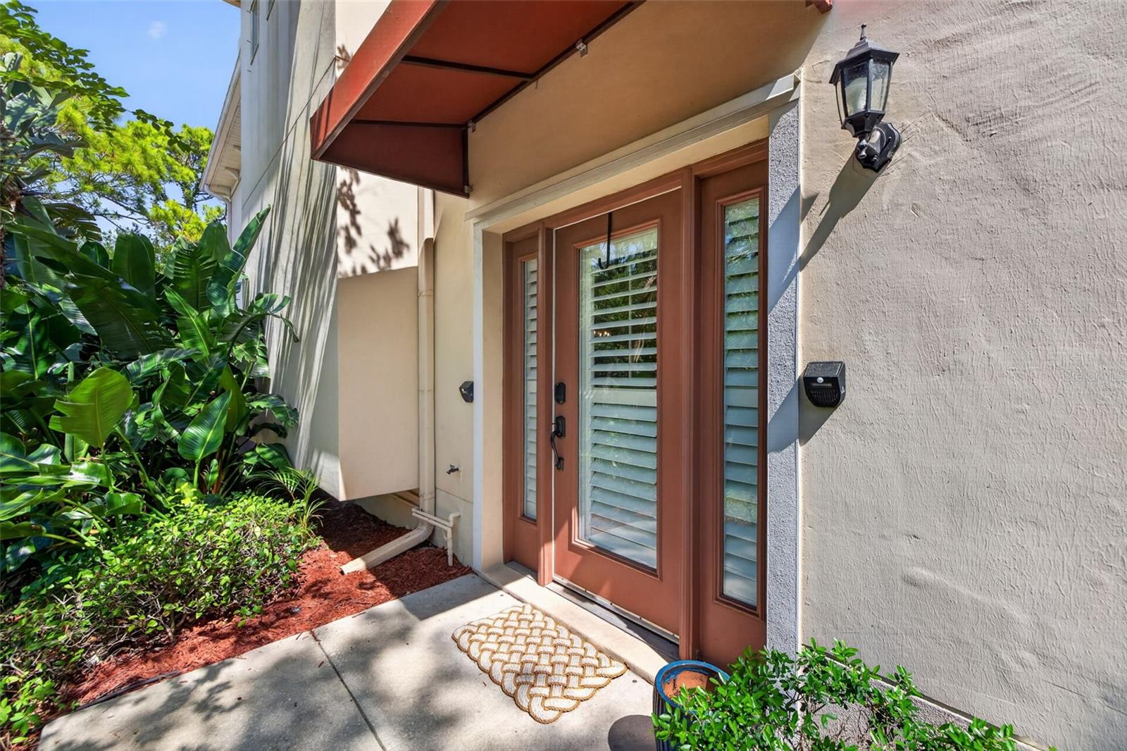 252 VALENCIA CIR