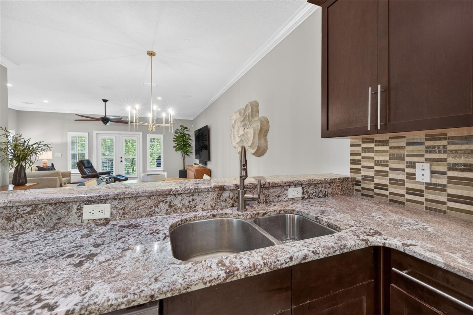 252 VALENCIA CIR