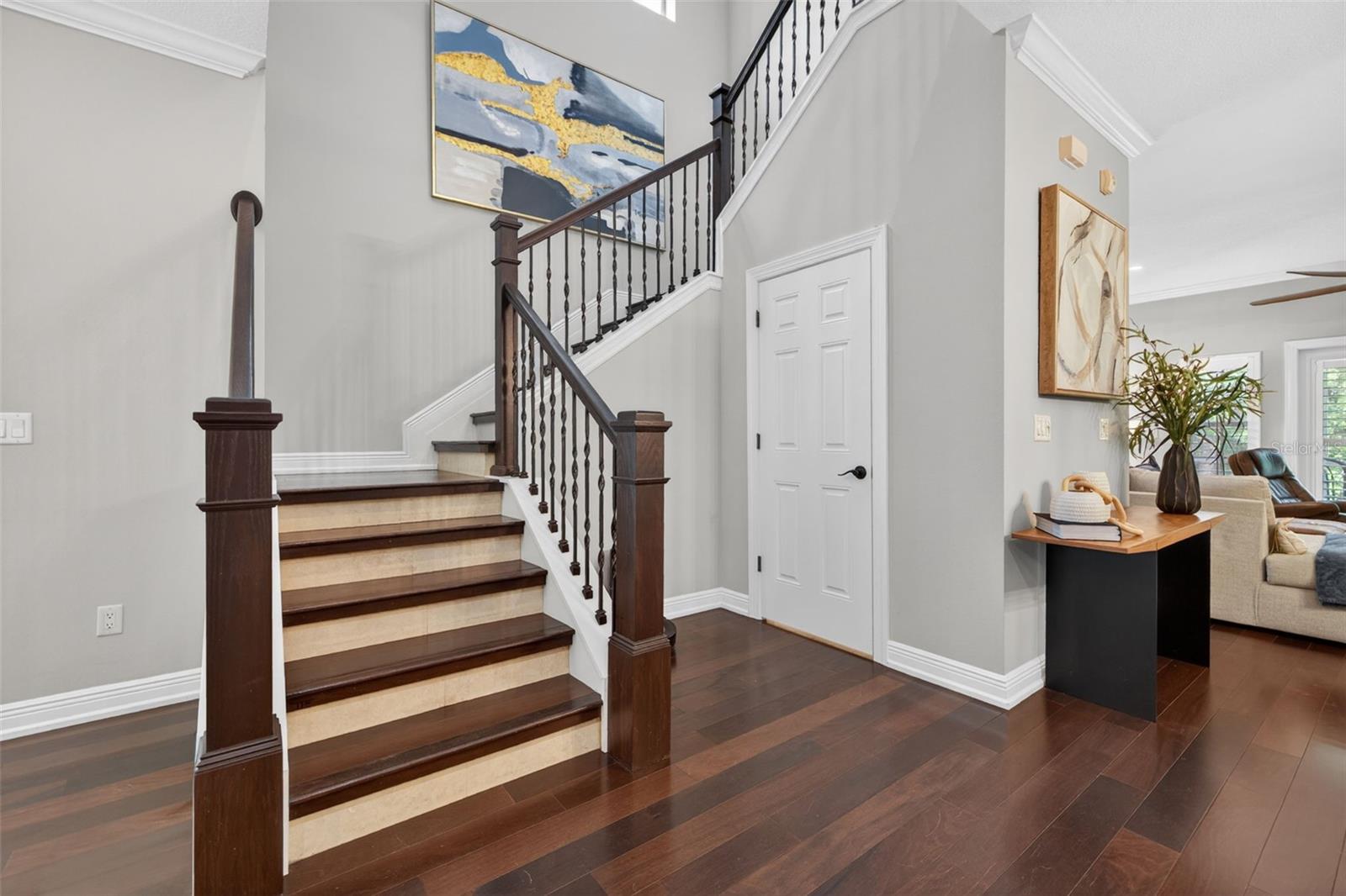 252 VALENCIA CIR