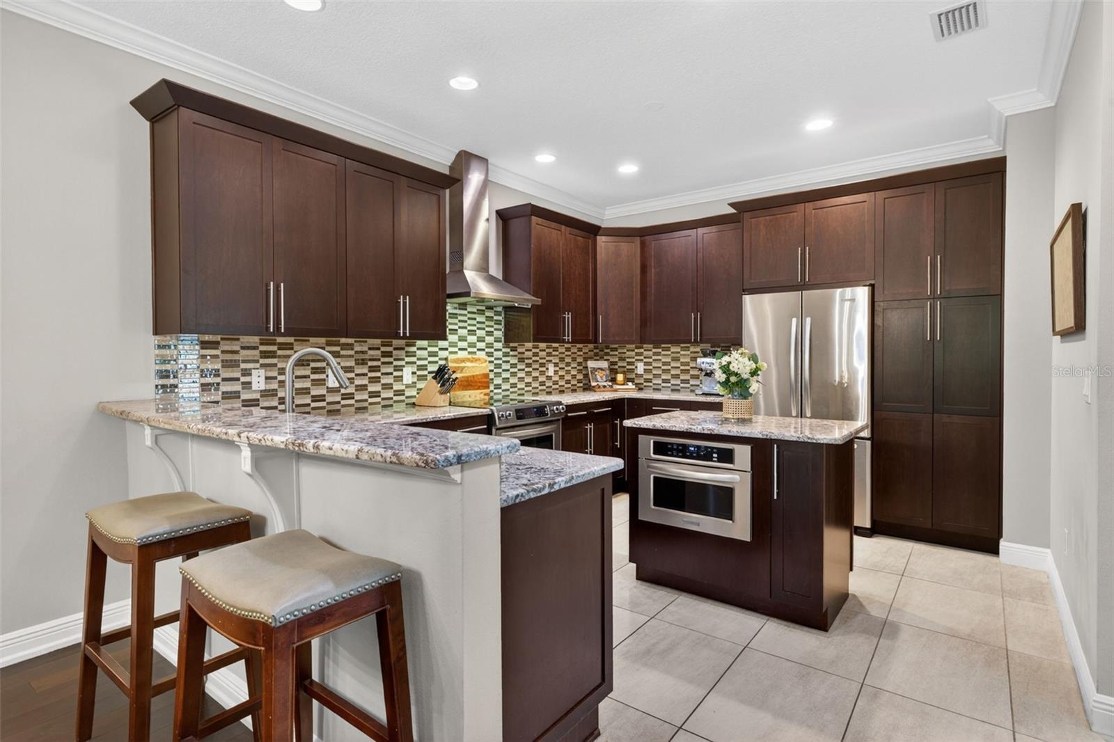 252 VALENCIA CIR