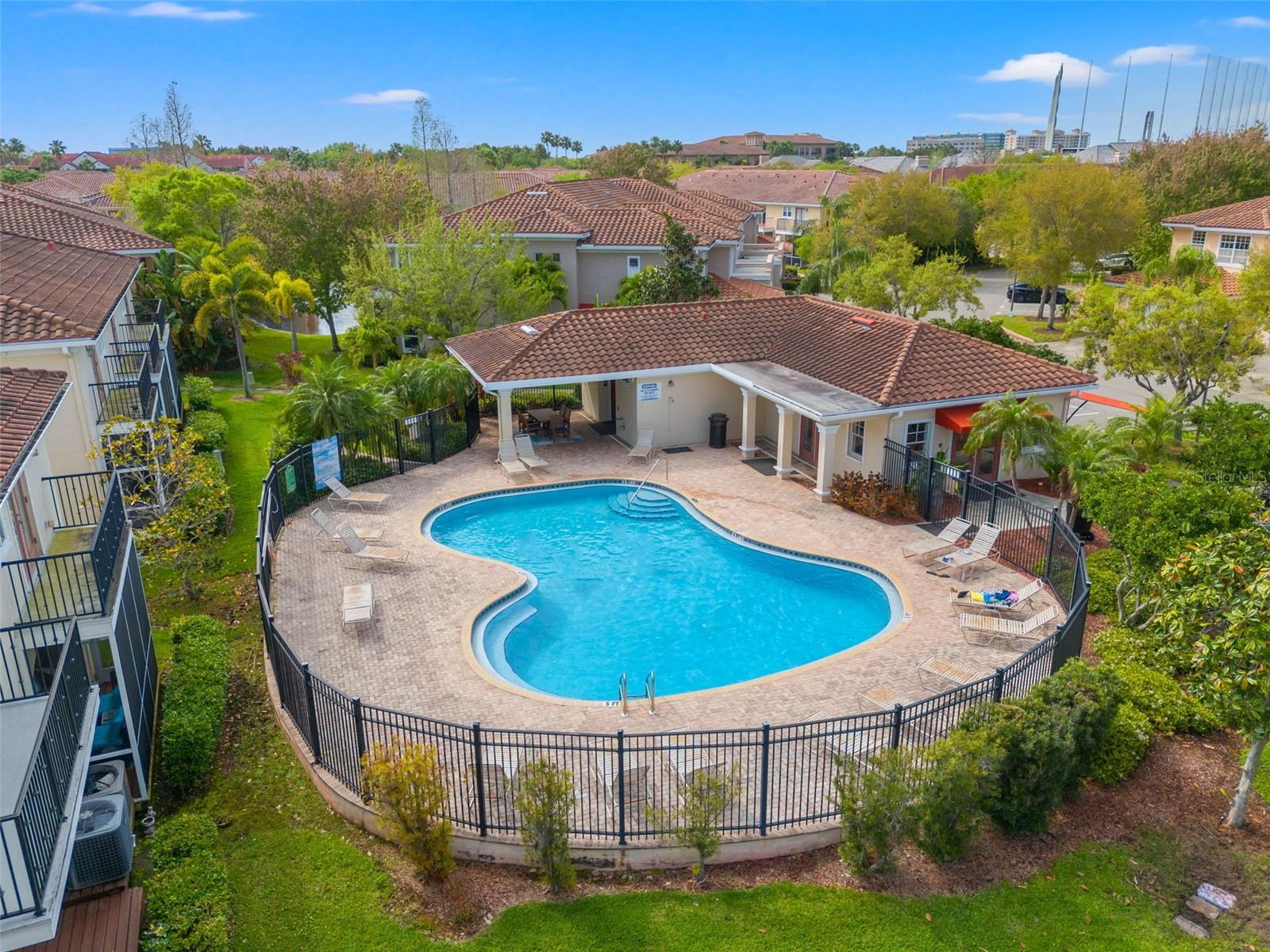 252 VALENCIA CIR