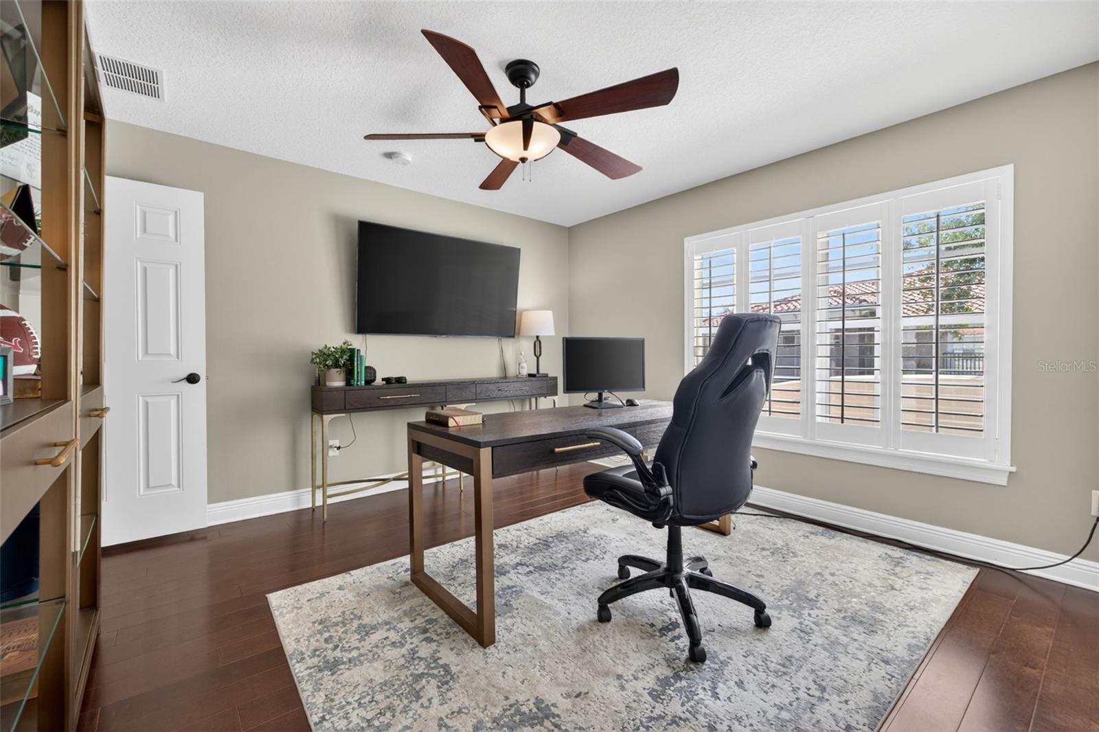 252 VALENCIA CIR