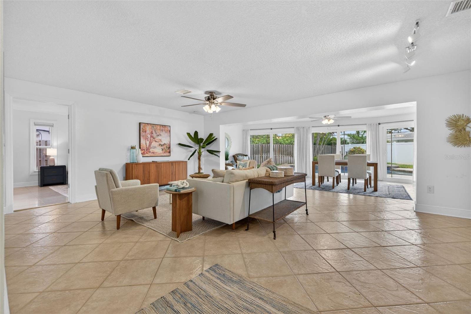 1022 EDEN ISLE DR NE