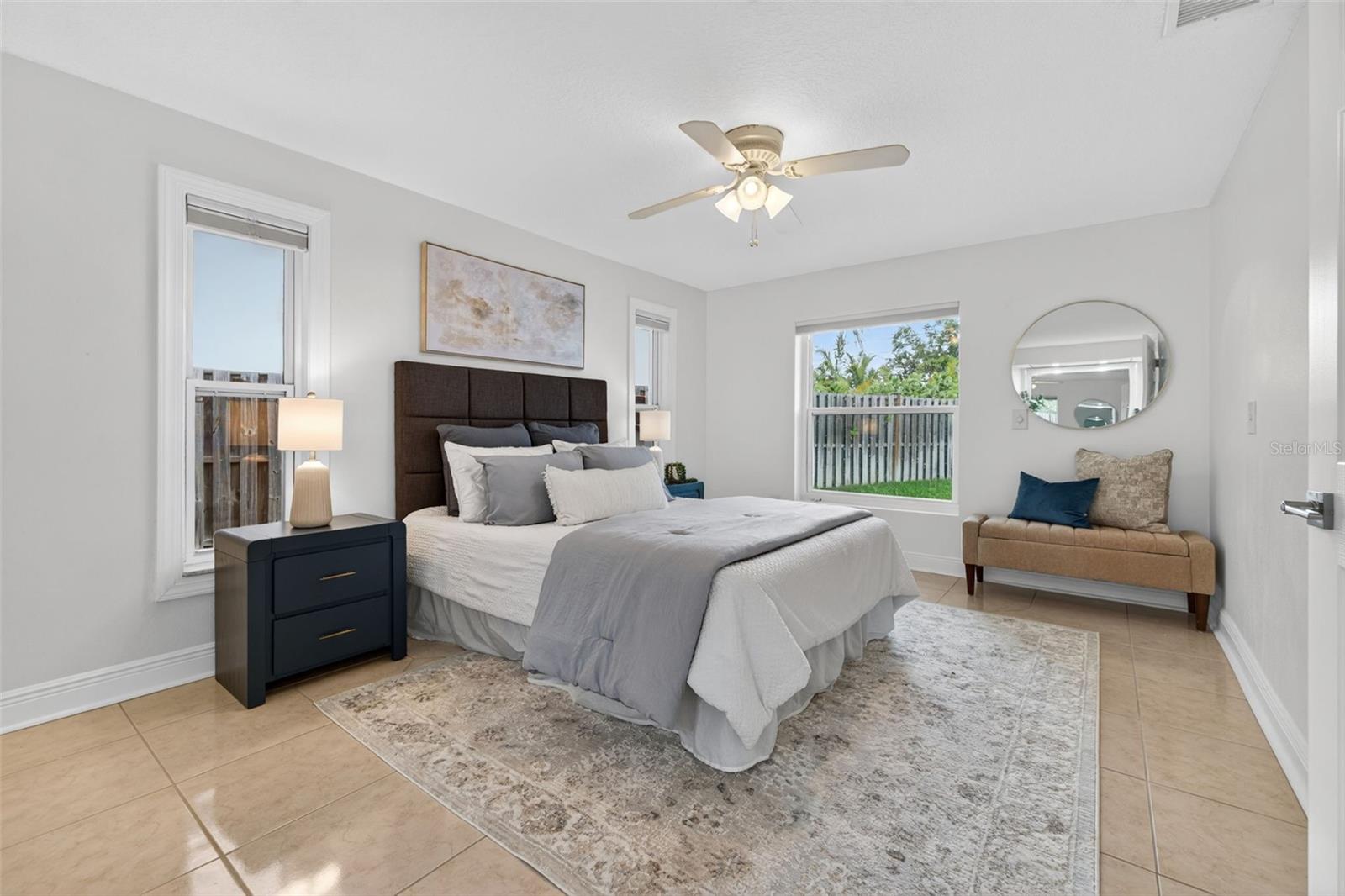 1022 EDEN ISLE DR NE