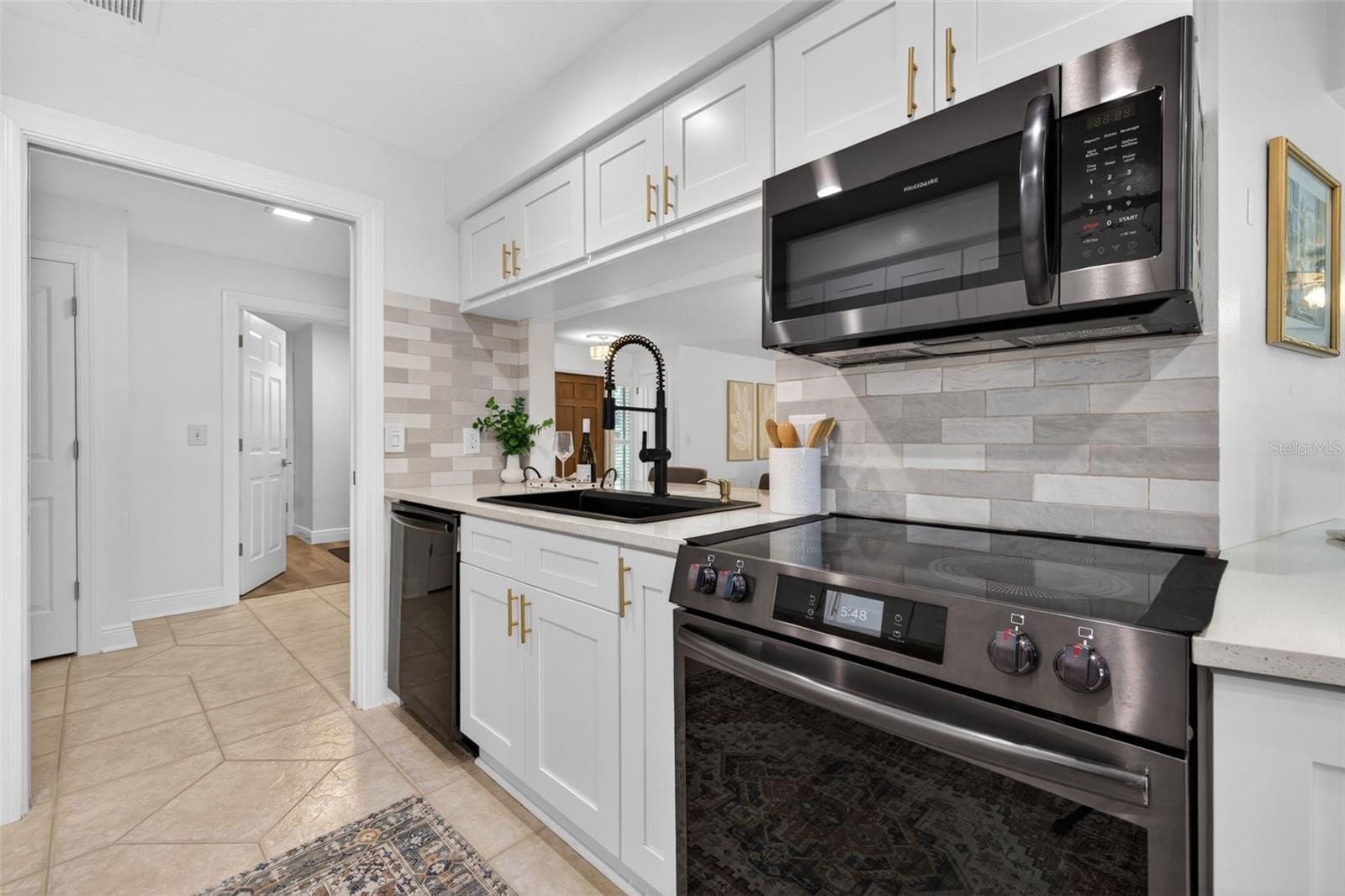 1022 EDEN ISLE DR NE