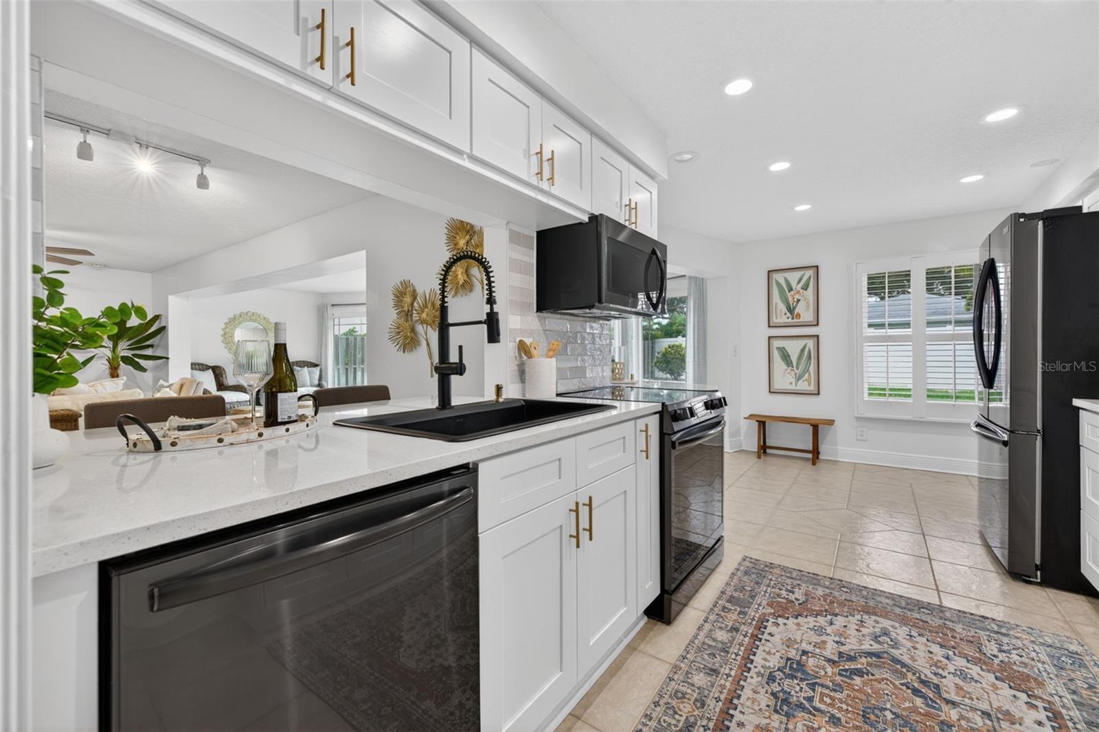 1022 EDEN ISLE DR NE