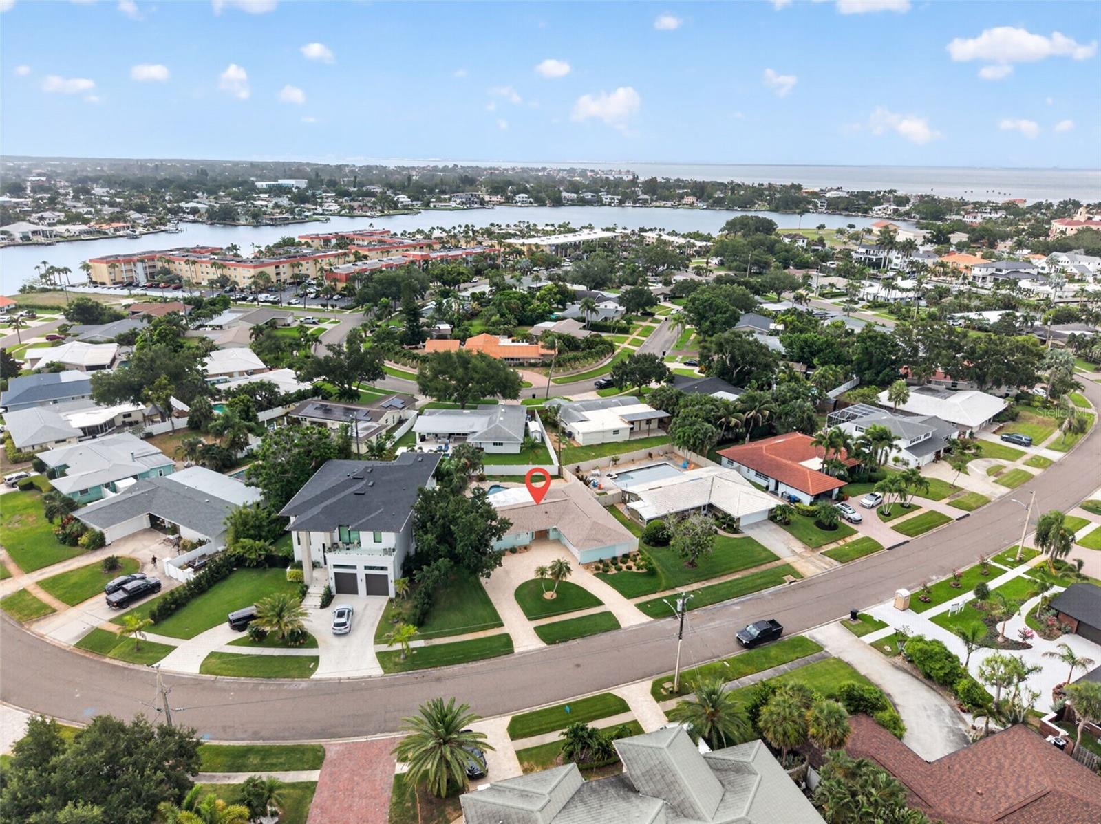 1022 EDEN ISLE DR NE
