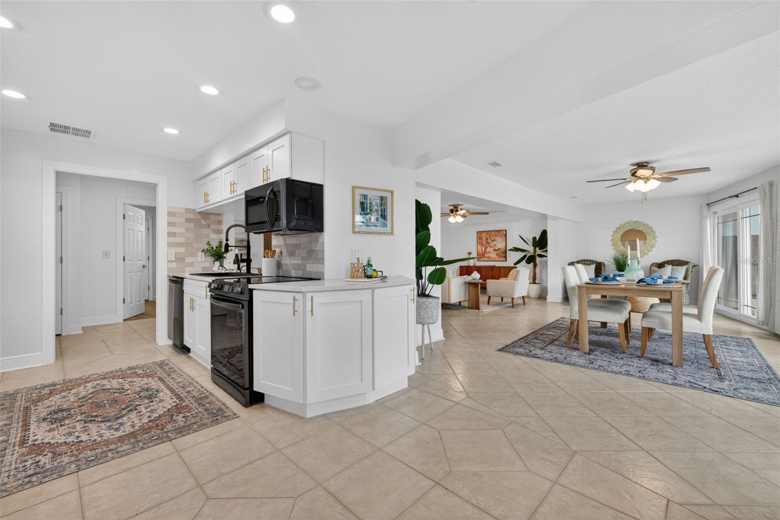 1022 EDEN ISLE DR NE