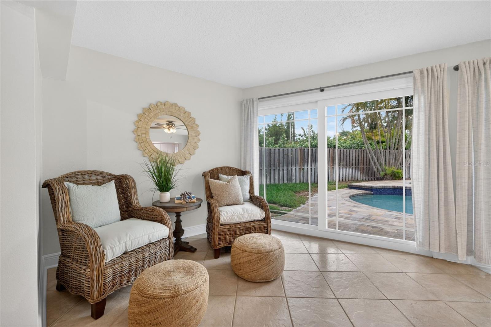 1022 EDEN ISLE DR NE