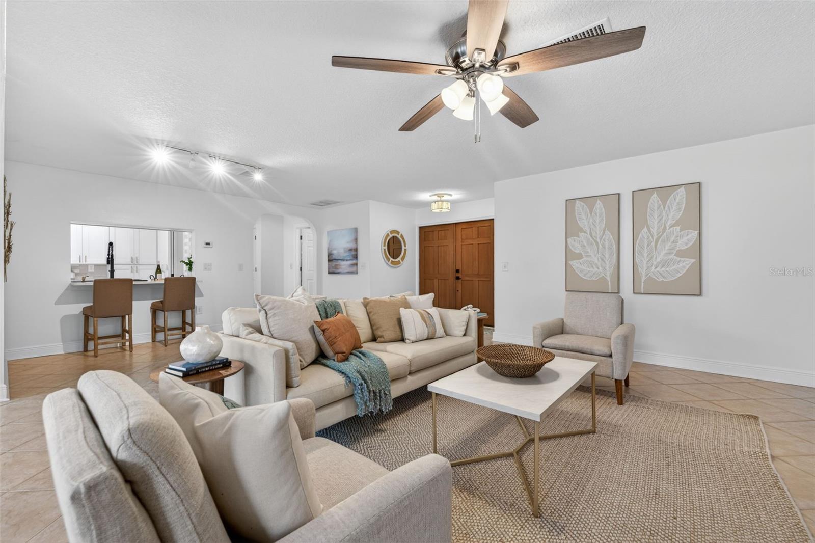 1022 EDEN ISLE DR NE