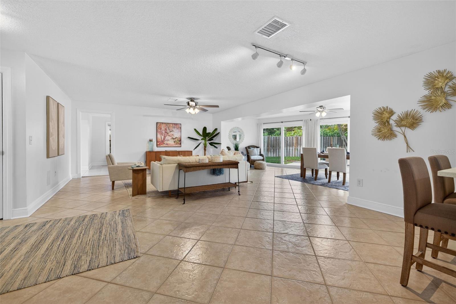1022 EDEN ISLE DR NE