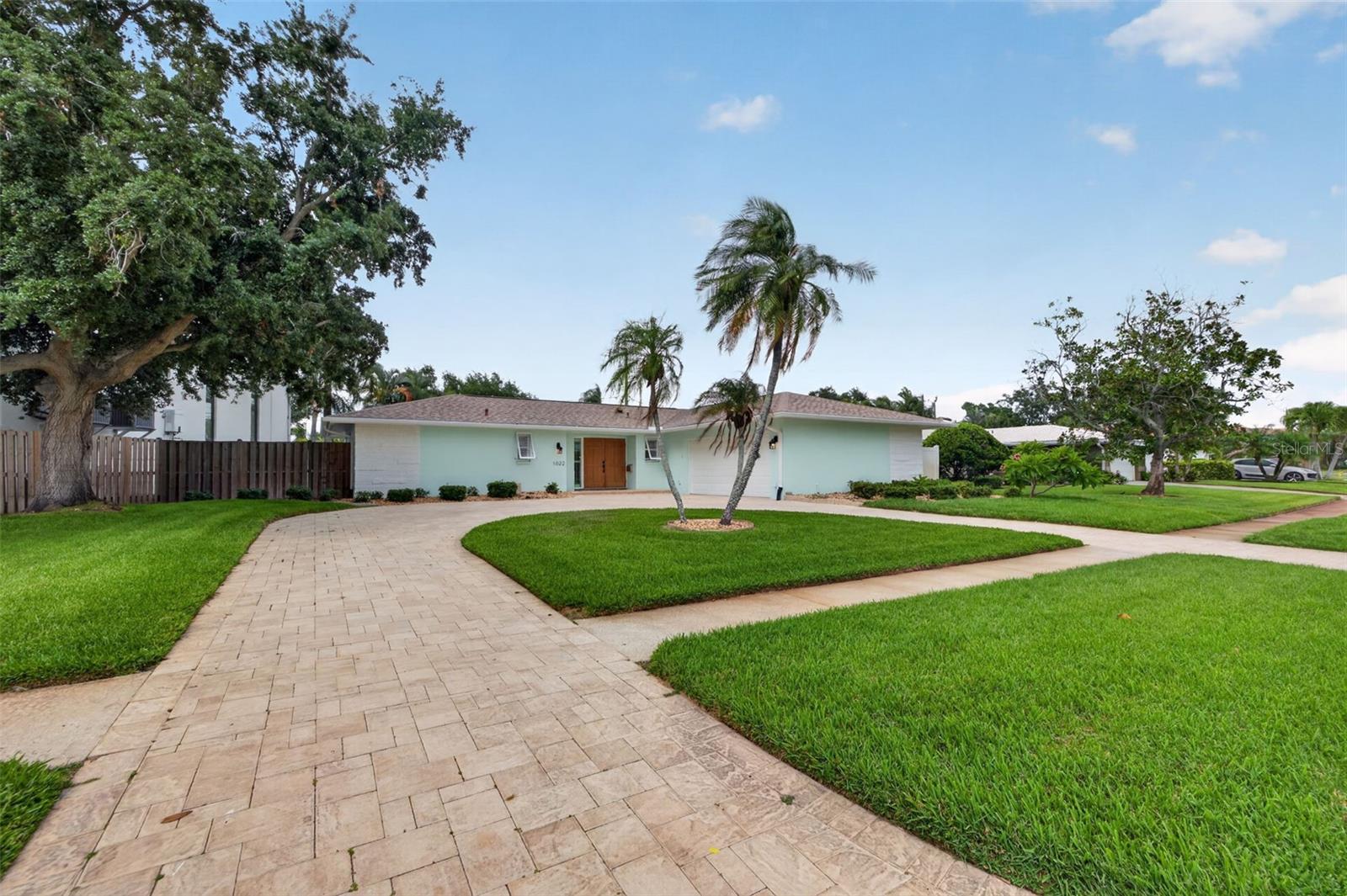 1022 EDEN ISLE DR NE