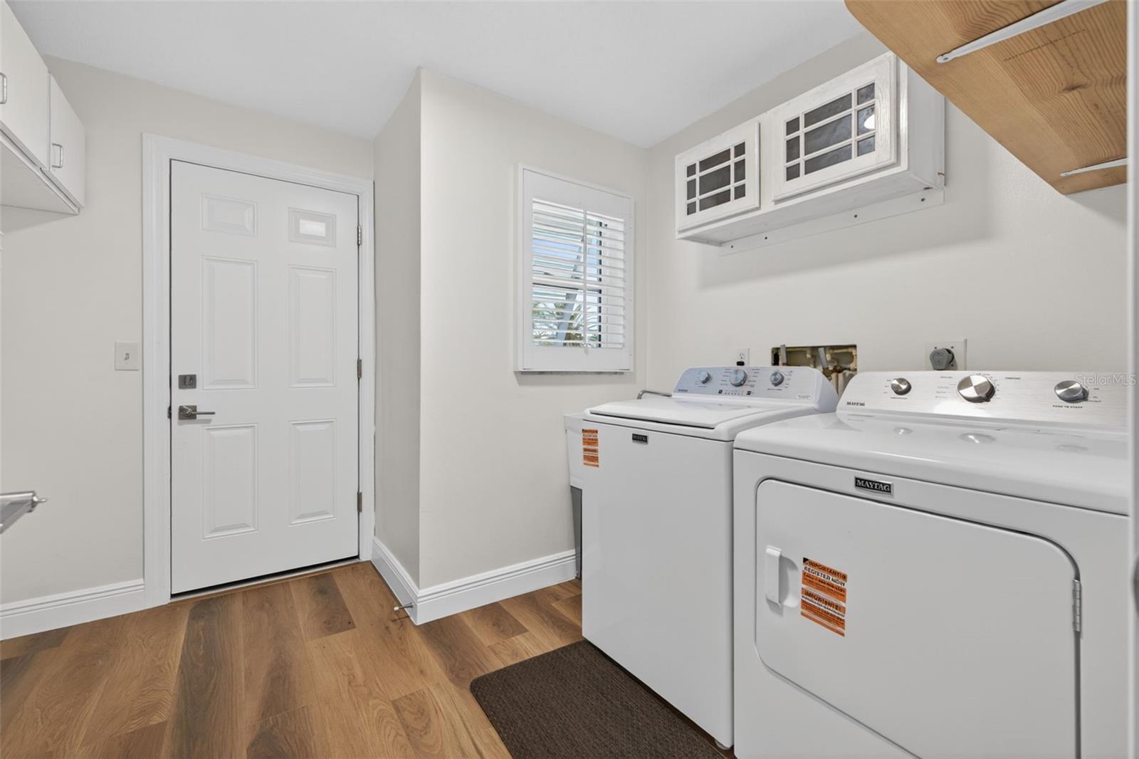 1022 EDEN ISLE DR NE