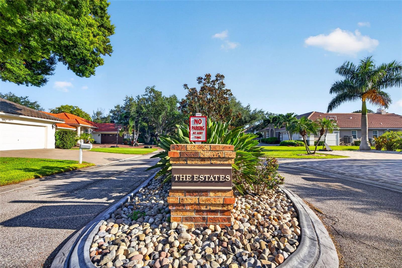 4660 LAUREL OAK LN NE