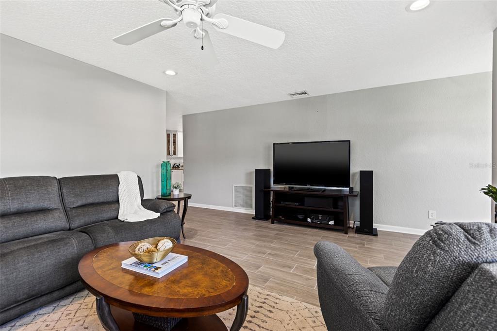 2050 BAYOU GRANDE BLVD NE