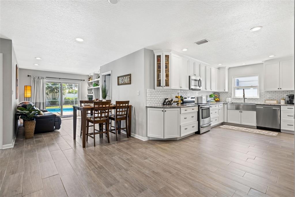 2050 BAYOU GRANDE BLVD NE