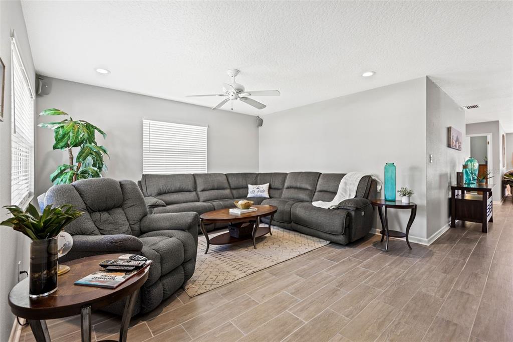 2050 BAYOU GRANDE BLVD NE