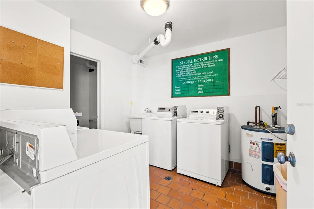 1100 N SHORE DR NE #207