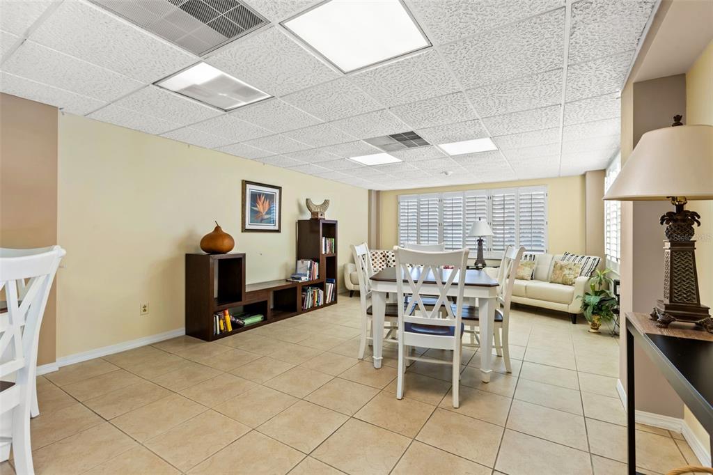 1100 N SHORE DR NE #207