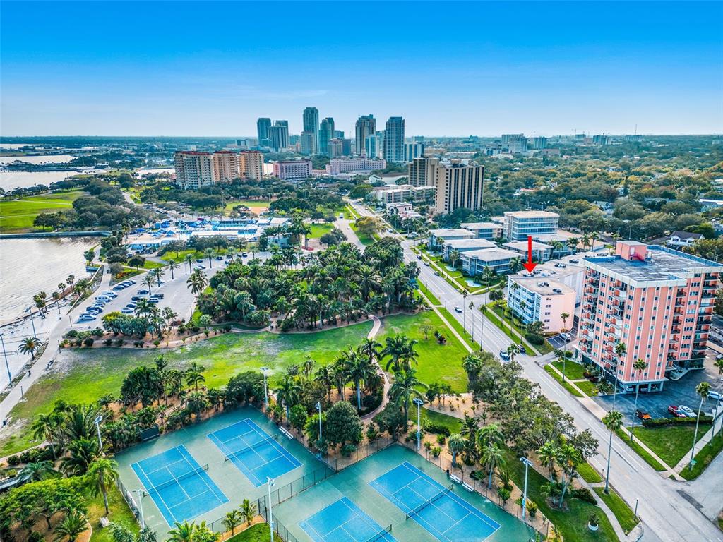 1100 N SHORE DR NE #207