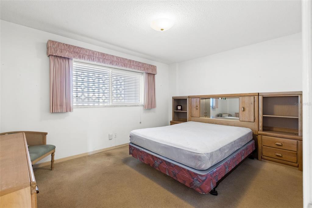 1100 N SHORE DR NE #207