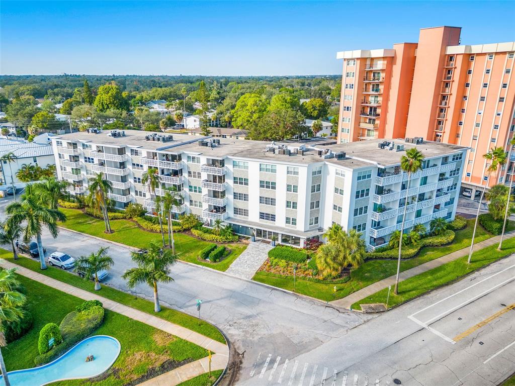 1100 N SHORE DR NE #207