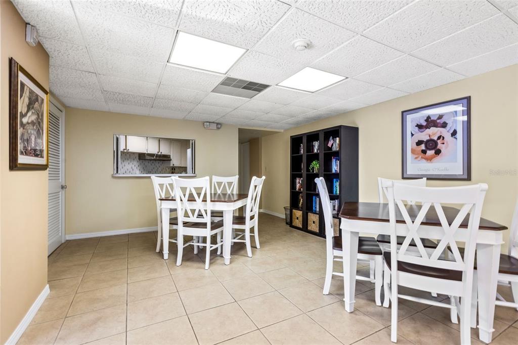 1100 N SHORE DR NE #207