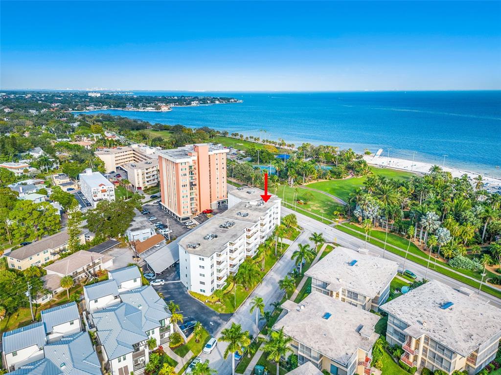 1100 N SHORE DR NE #207