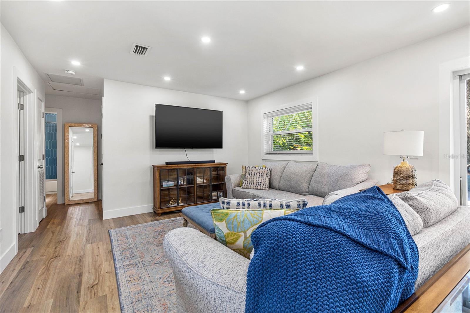 1865 NEBRASKA AVE NE