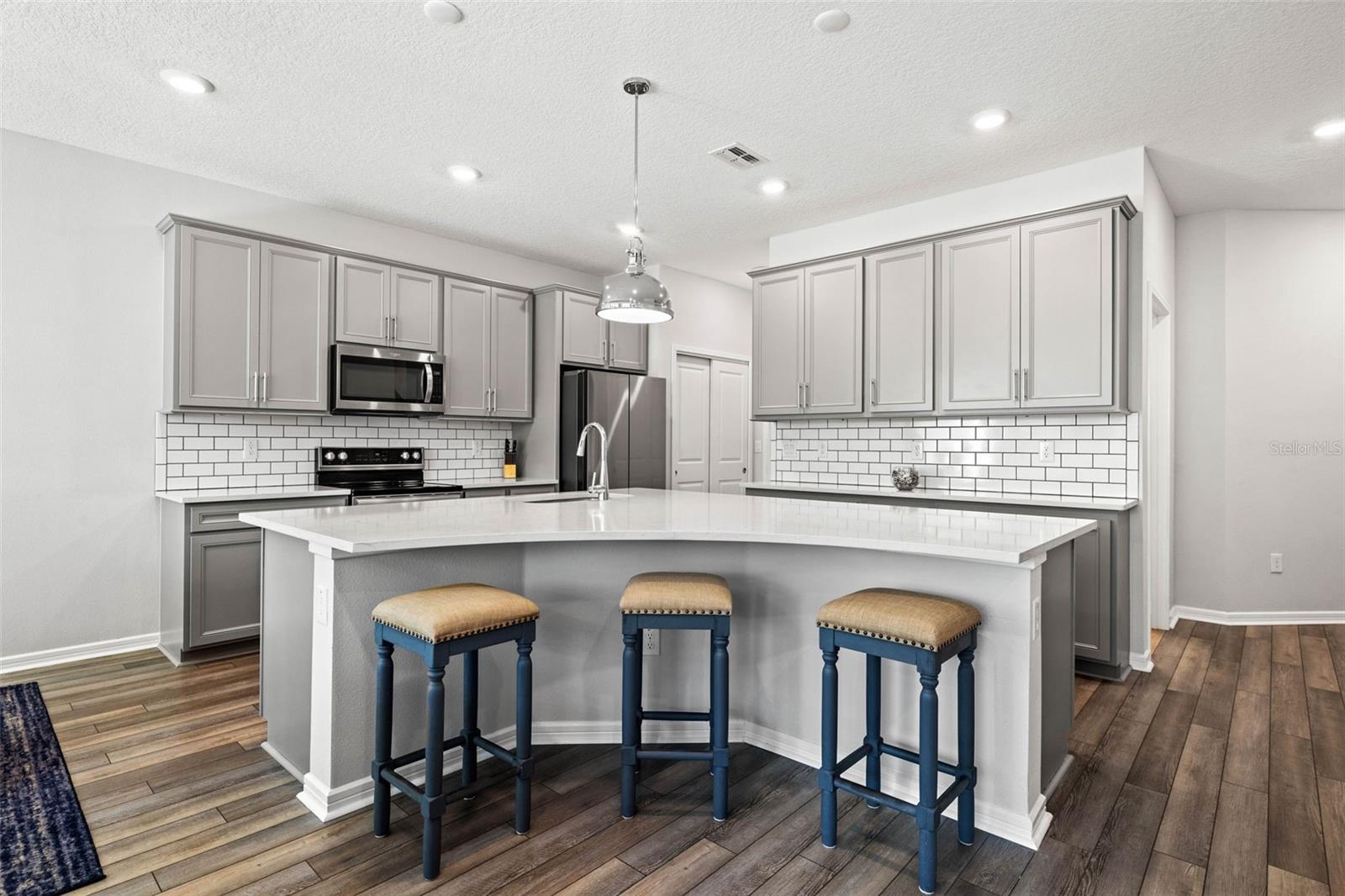 11262 BEACH WALK WAY NE