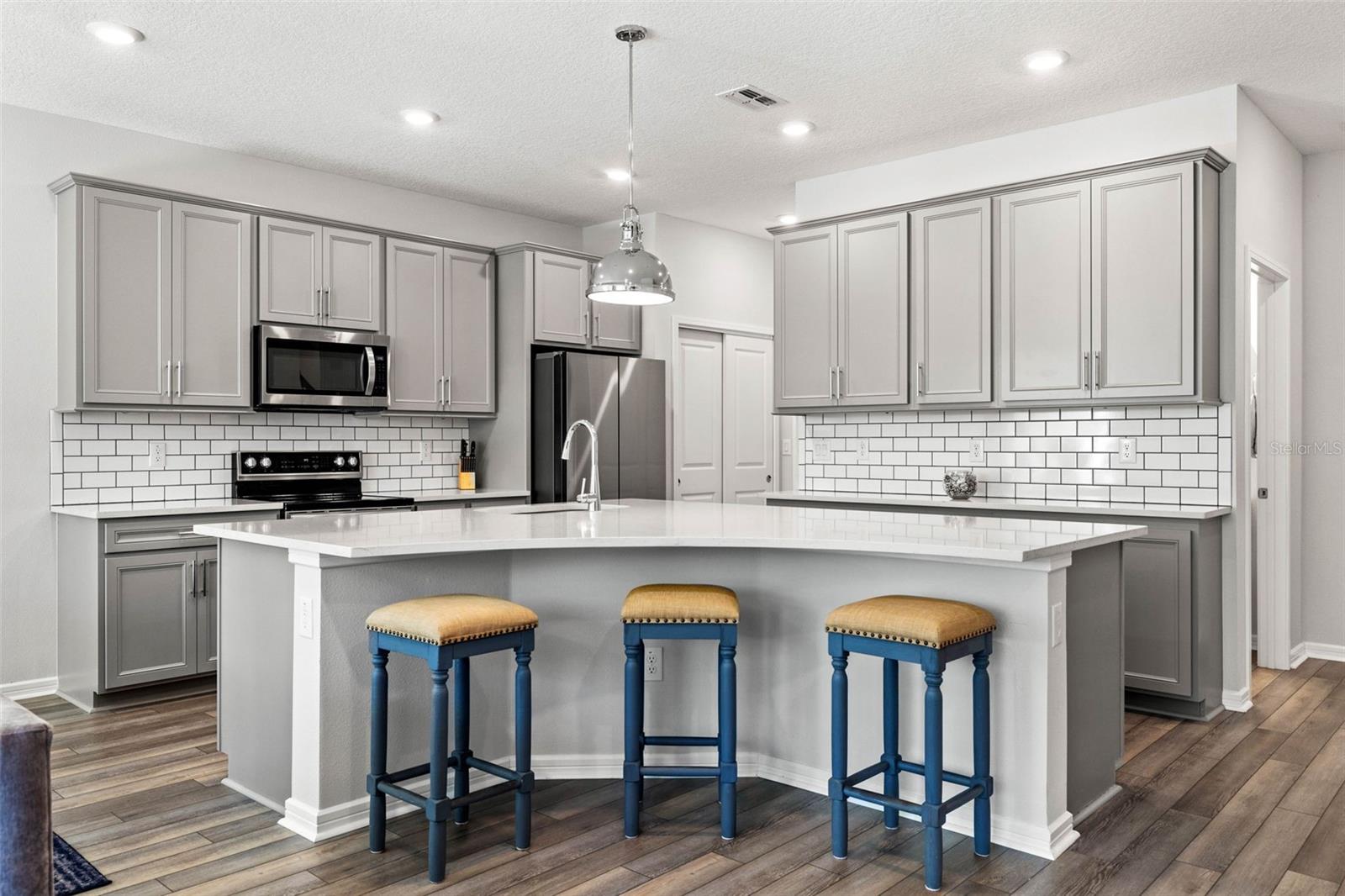 11262 BEACH WALK WAY NE