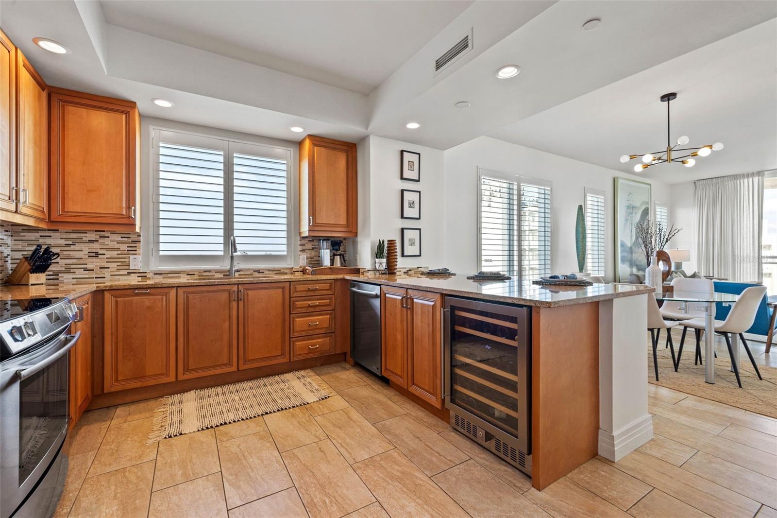 1325 SNELL ISLE BLVD NE #712