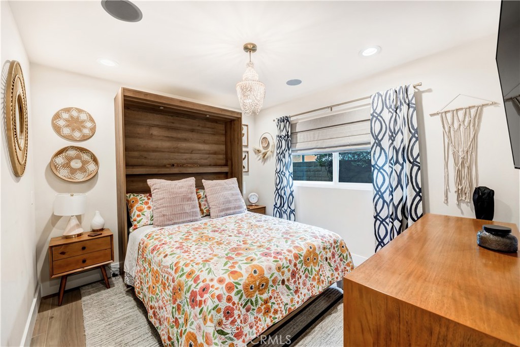 187 S Shattuck Place