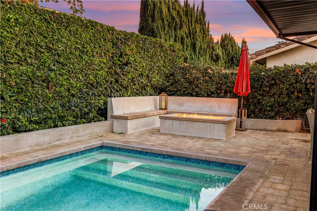 187 S Shattuck Place