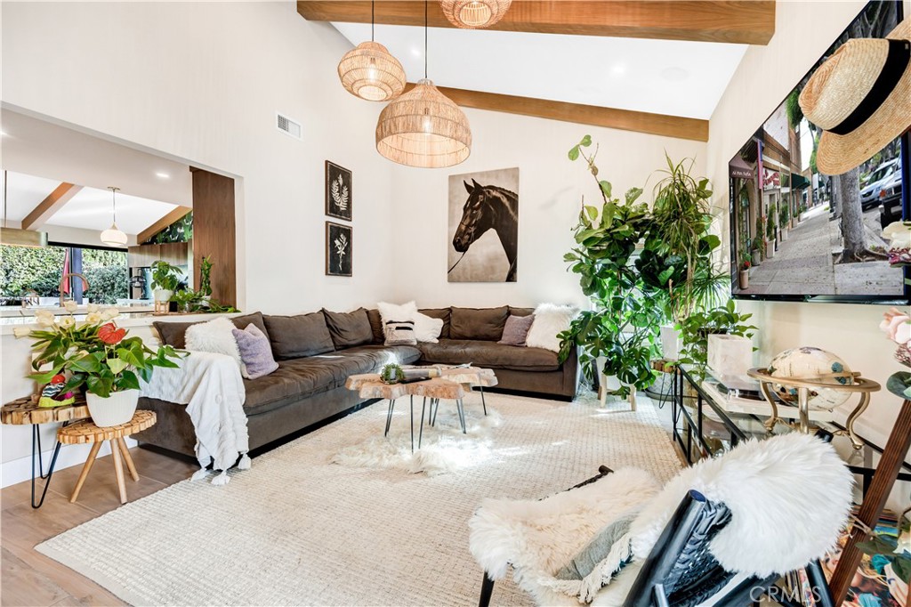 187 S Shattuck Place