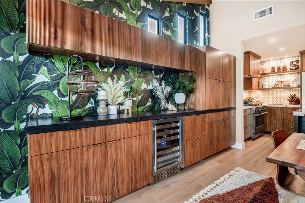 187 S Shattuck Place