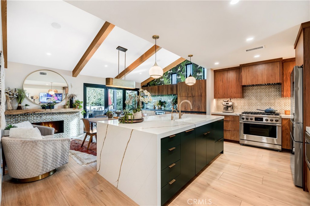 187 S Shattuck Place