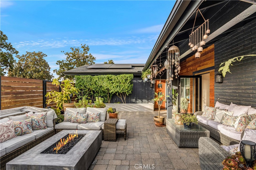 187 S Shattuck Place