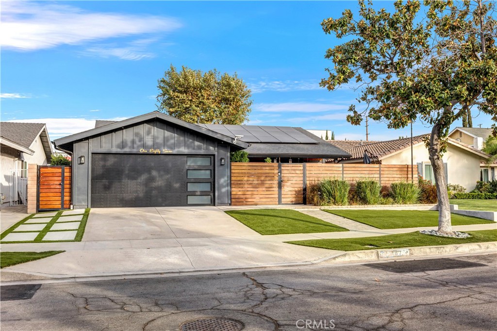 187 S Shattuck Place