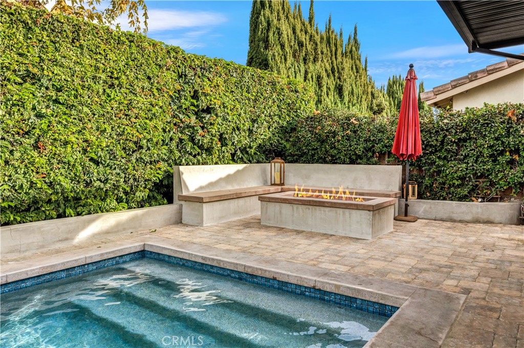 187 S Shattuck Place