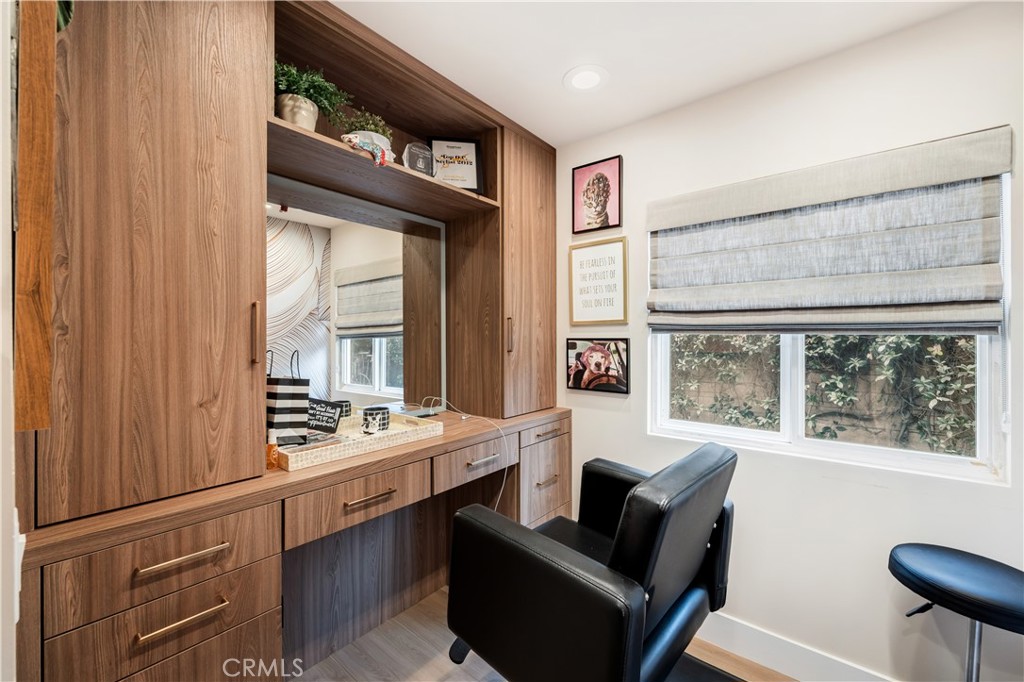 187 S Shattuck Place