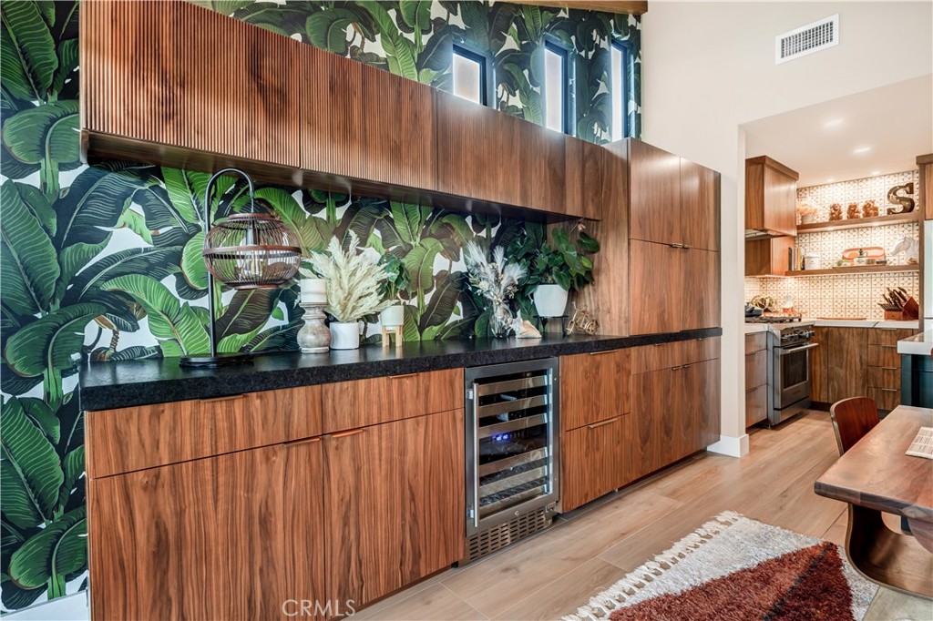 187 S Shattuck Place