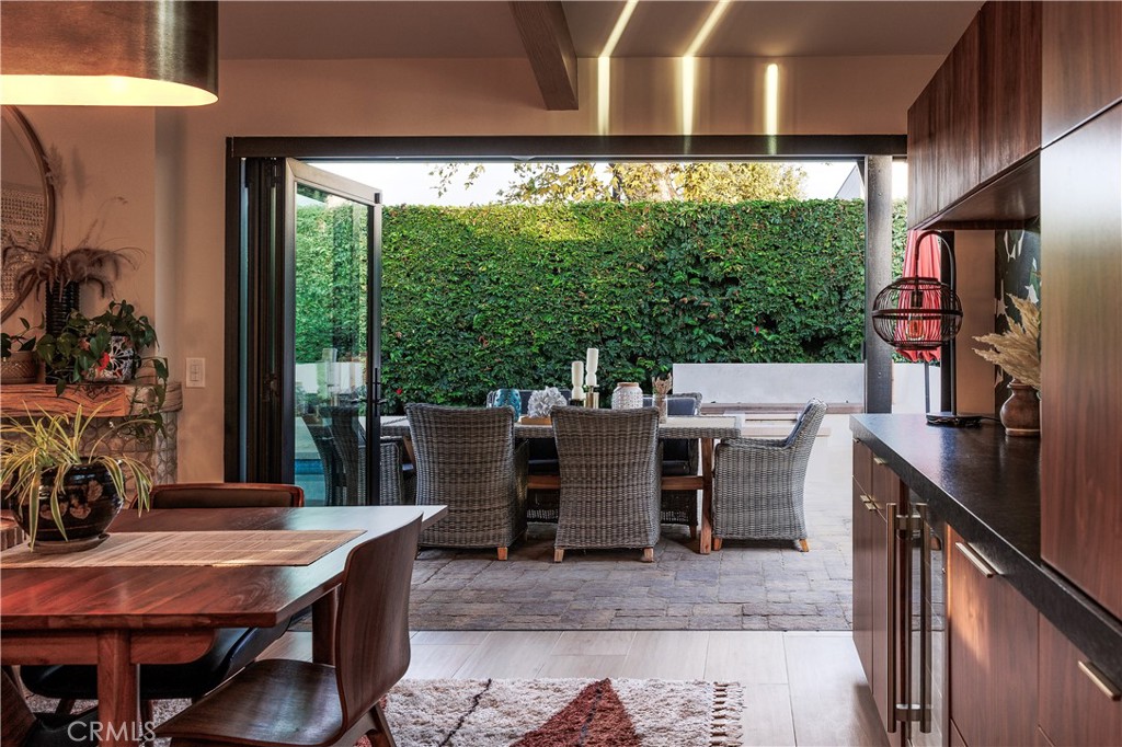 187 S Shattuck Place