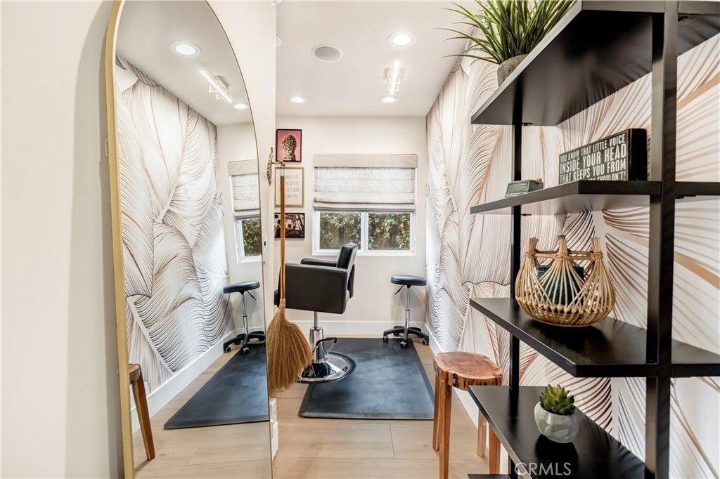 187 S Shattuck Place