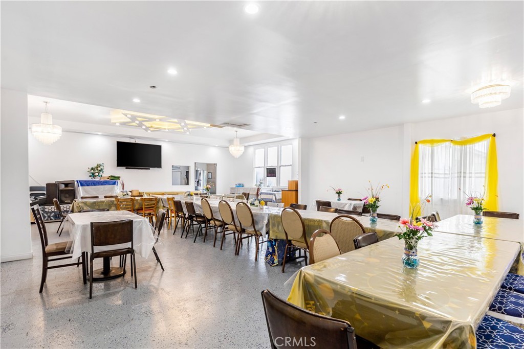 10536 S Grevillea Avenue